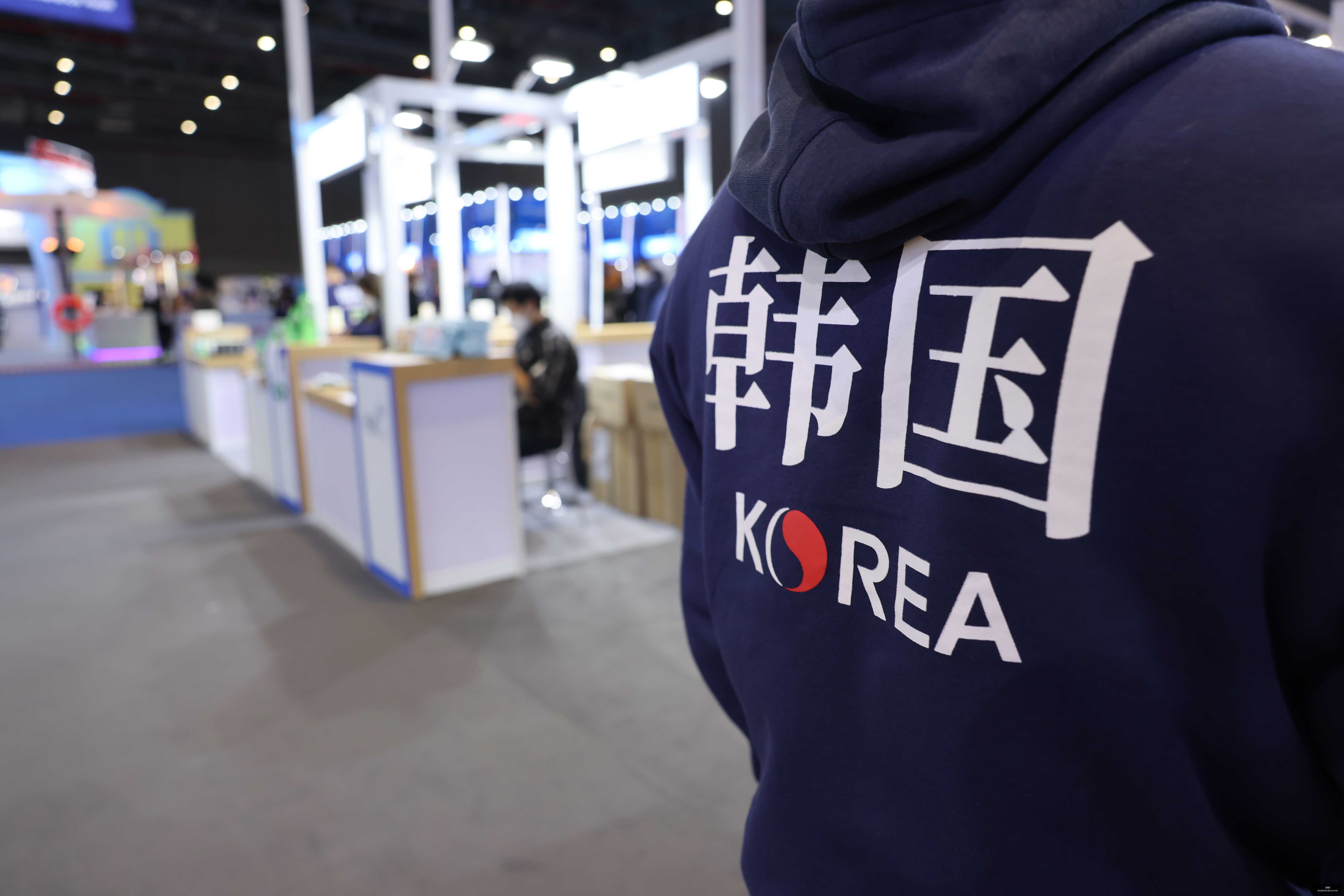 上海首店开,业排队王低,价连锁的生,皇冠体育官网,皇冠体育App,皇冠体育下载,皇冠体育登录,皇冠体育平台